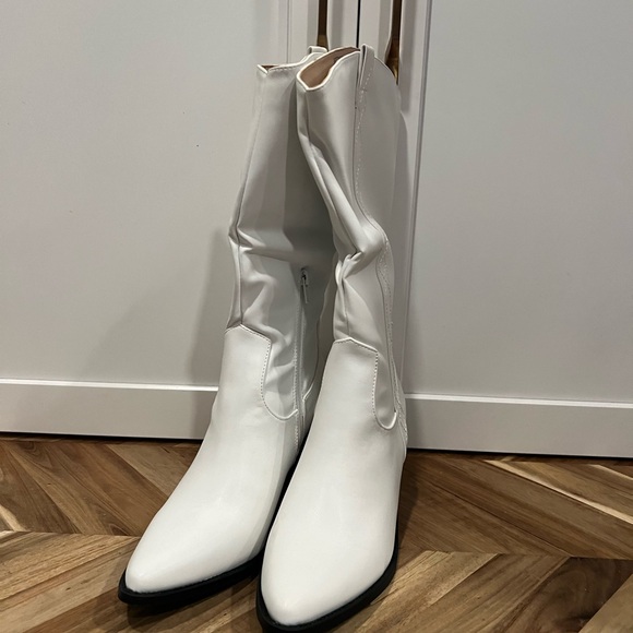 NIB white boots by Chase and Chloe 8.5 synthetic and Cute! - Picture 12 of 16